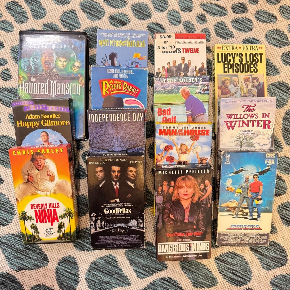 Lot Of 14 VHS Videos Independence Day Goodfellas Happy Gilmore Haunted Mansion